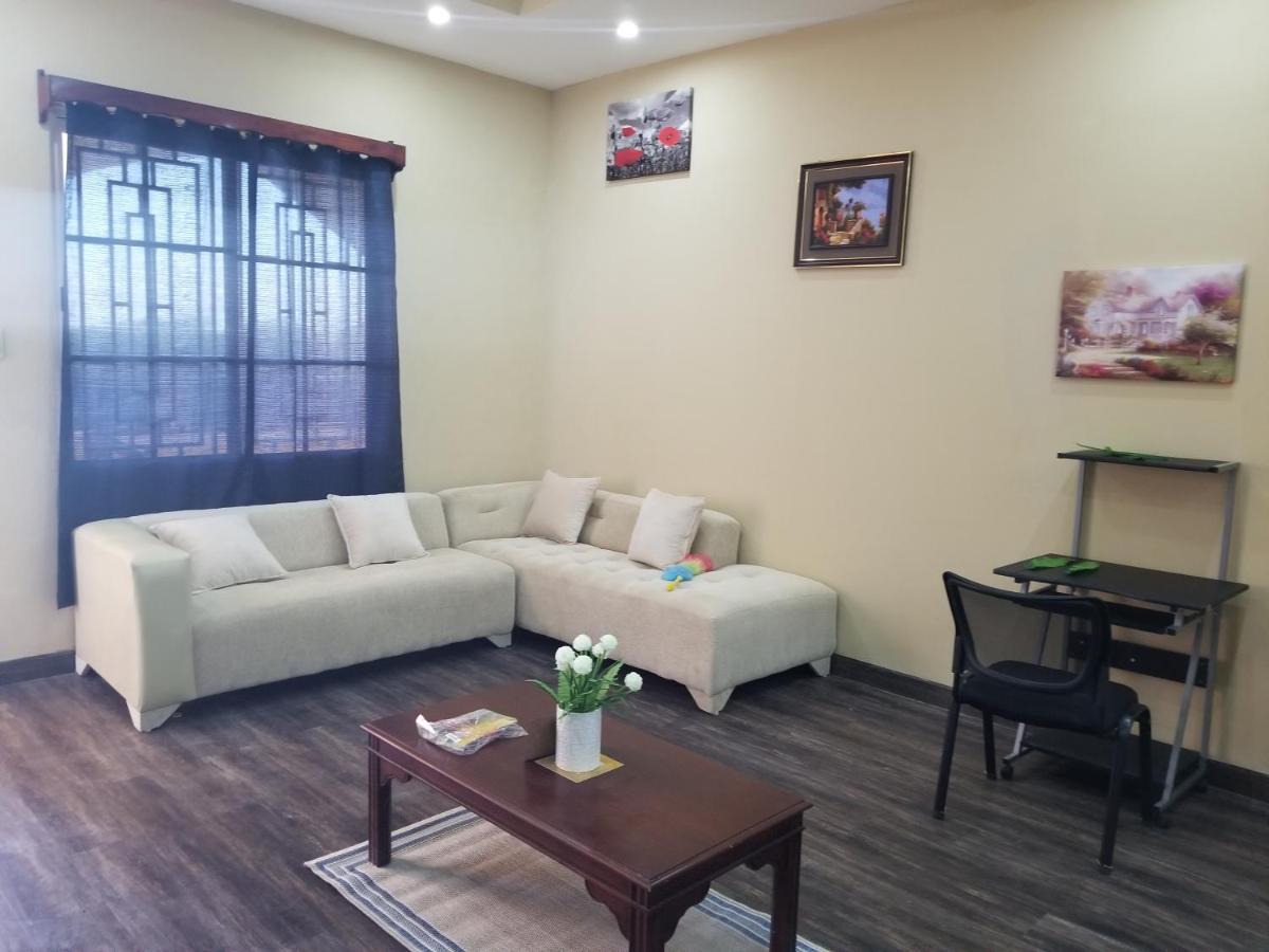 Royal View Apartment Plus Kota Belize Bagian luar foto