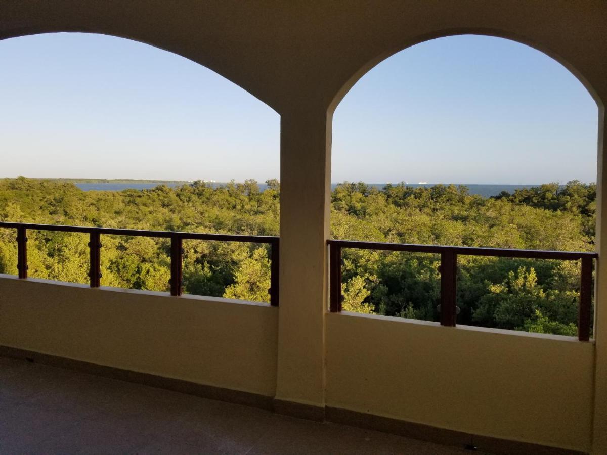 Royal View Apartment Plus Kota Belize Bagian luar foto