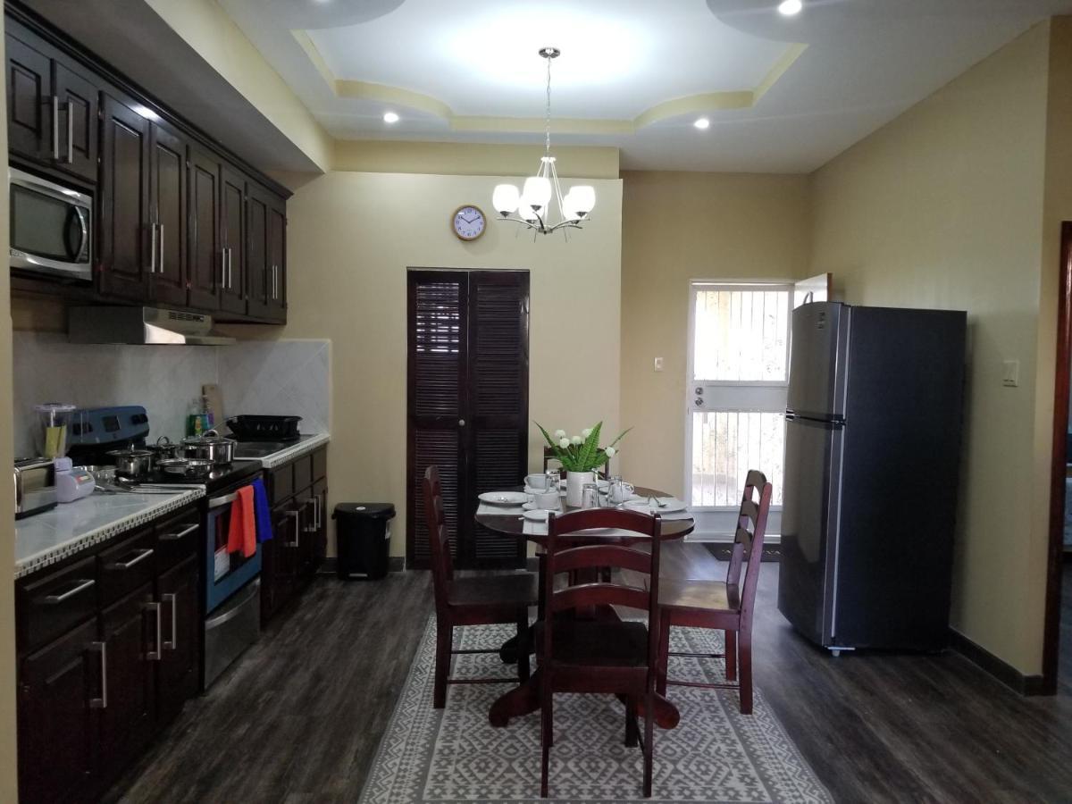 Royal View Apartment Plus Kota Belize Bagian luar foto